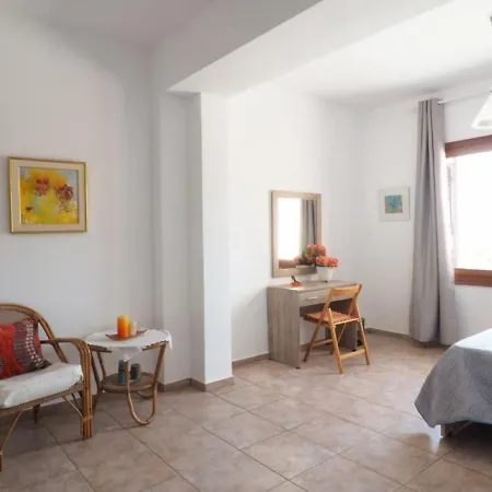 Pitharean Views, Holiday Overlooking Souda Bay, In Pithari Chania Holiday home Korakiai