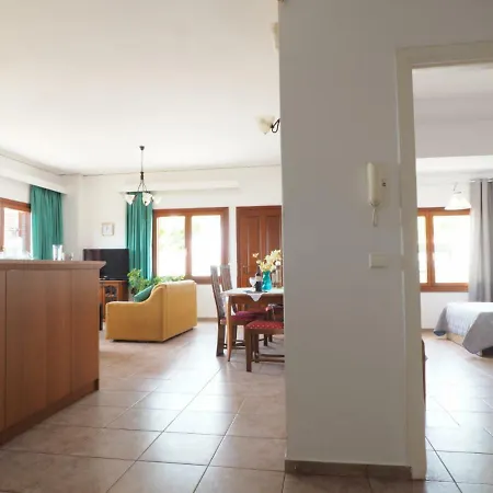 Pitharean Views, Holiday Overlooking Souda Bay, In Pithari Chania Holiday home *